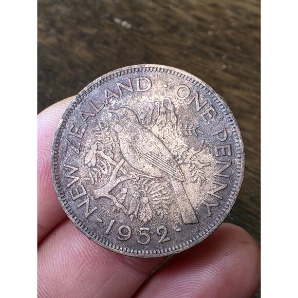 1952 New Zealand One 1 Penny Tui Bird Coin VF+ 13 - Picture 4 of 16
